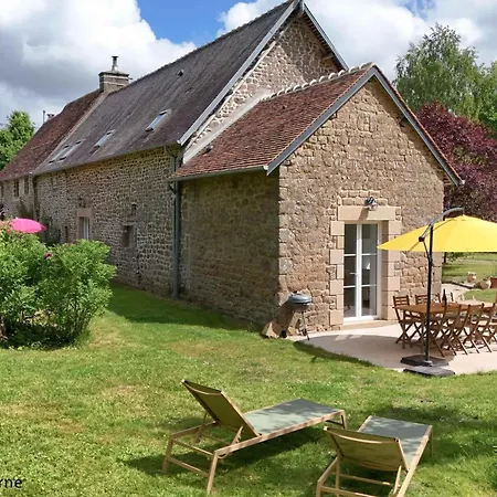 Holiday home Charmante Longere Avec Grand Jardin, Proche Saint-fraimbault - Fr-1-497-246
